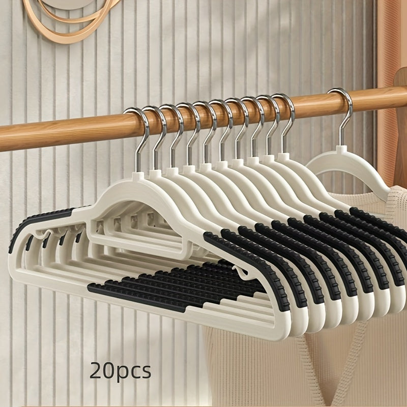 Plastic Hanger with Non-Slip Pad and Curved Shoulder for Closet Storage