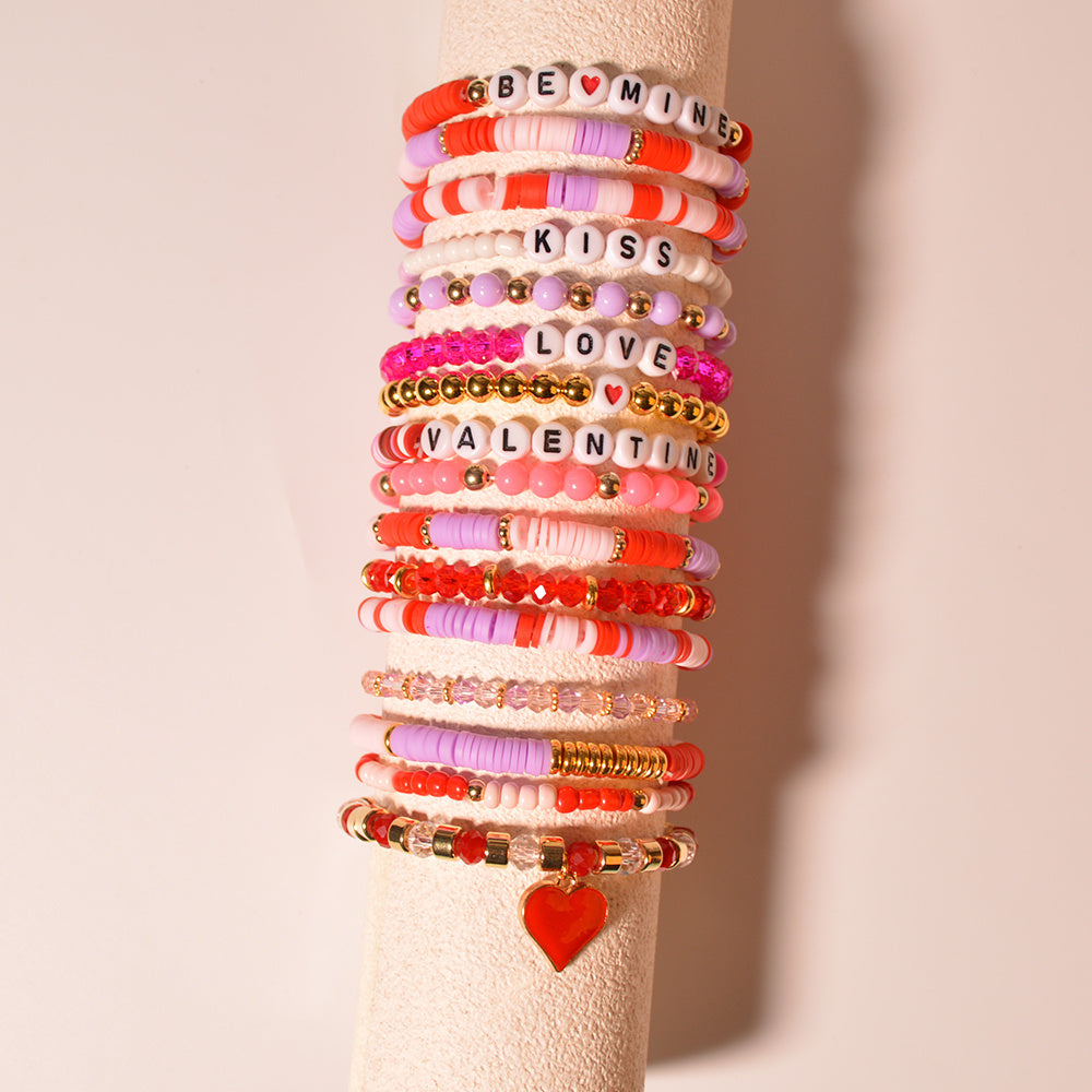 Polymer loydan tayyorlangan Sevgi kuni bilaguzuklar to'plami, 16 dona sexy uslubda, sevgi va do'stlikni ifodalash uchun mukammal. Ushbu marjonli zargarlik ayollar uchun har kuni yoki maxsus bayram tadbirlari uchun ideal. Bu ' uchun mukammal sovg'a