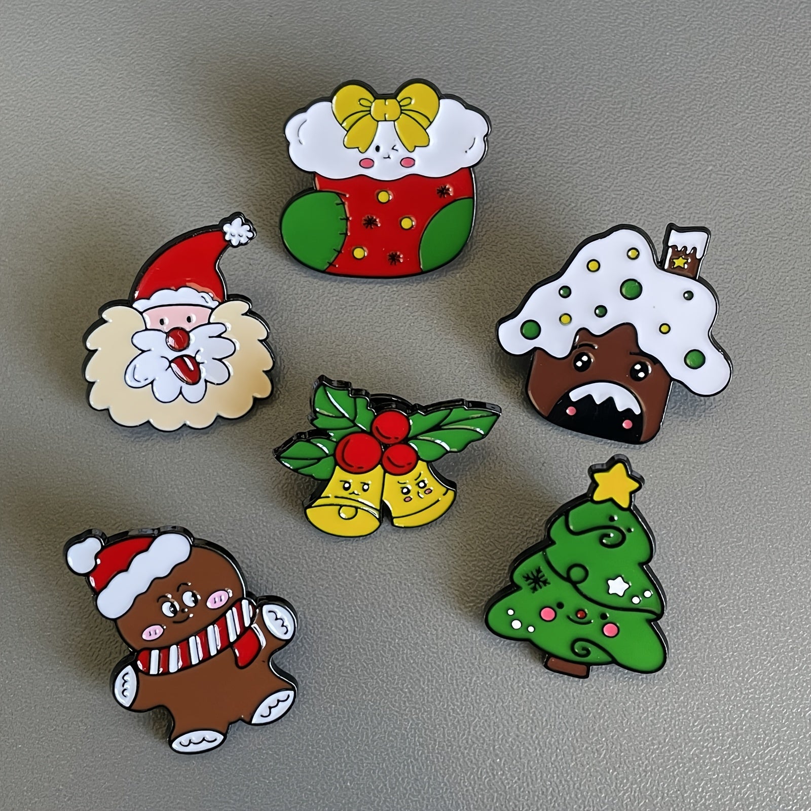 6 ta Yangi yil emal pinlari to'plami, noaniq shakldagi alloy broshlar, Santa, gingerbread va daraxt dizaynlari