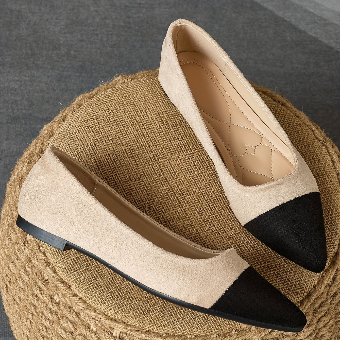 Ayollar uchun slip-on, pointed toe, yupqa poyabzal, bej va qora rangda, ikki rangli, yengil, kundalik ish poyabzali