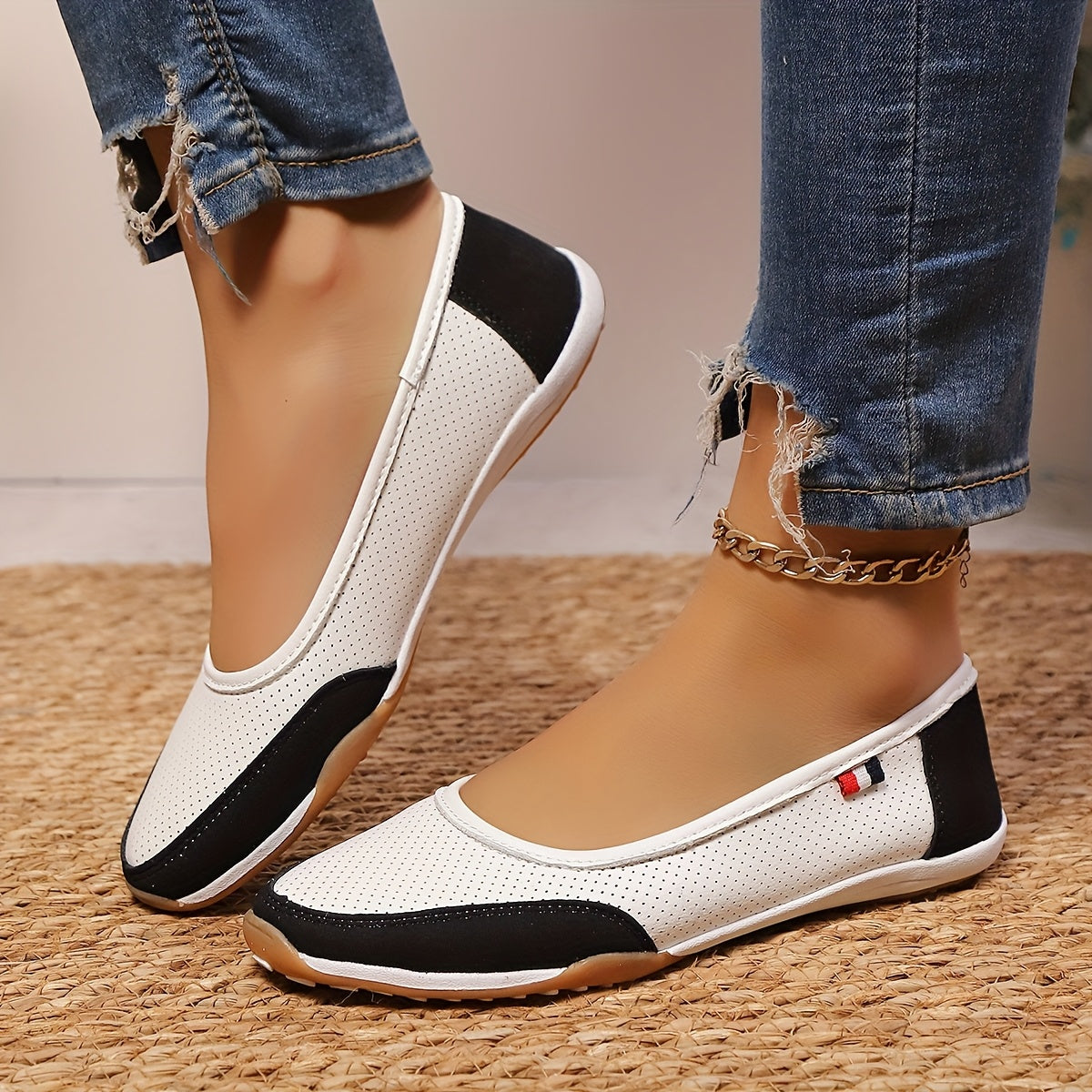 Women's Slip-On Loafers Breathable Black White Casual Flats Non-Slip