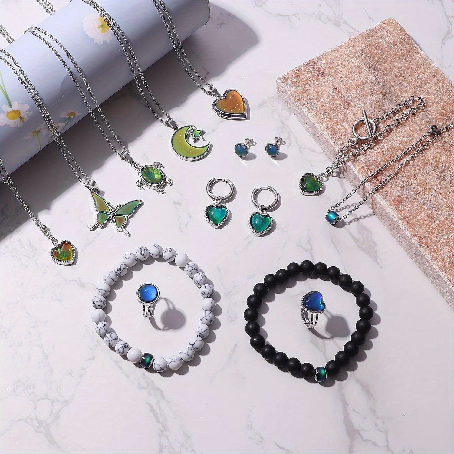 15 ta kayfiyat zargarlik buyumlari to'plami: Rangini o'zgartiradigan uzuklar, marjonlar, bilakuzuklar va sirg'alar o'z ichiga oladi - Moslashuvchan haroratni sezish xususiyatiga ega, partiyalar va maxsus tadbirlar uchun ideal.