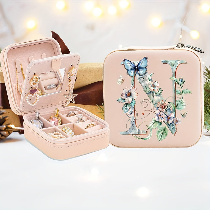 Yolgʻon charm bilan shaxsiylashtirilgan alfavitli flip-top bilan qoplangan, soʻzma-soʻz qoplangan va taqinchoqlarni saqlash uchun quti