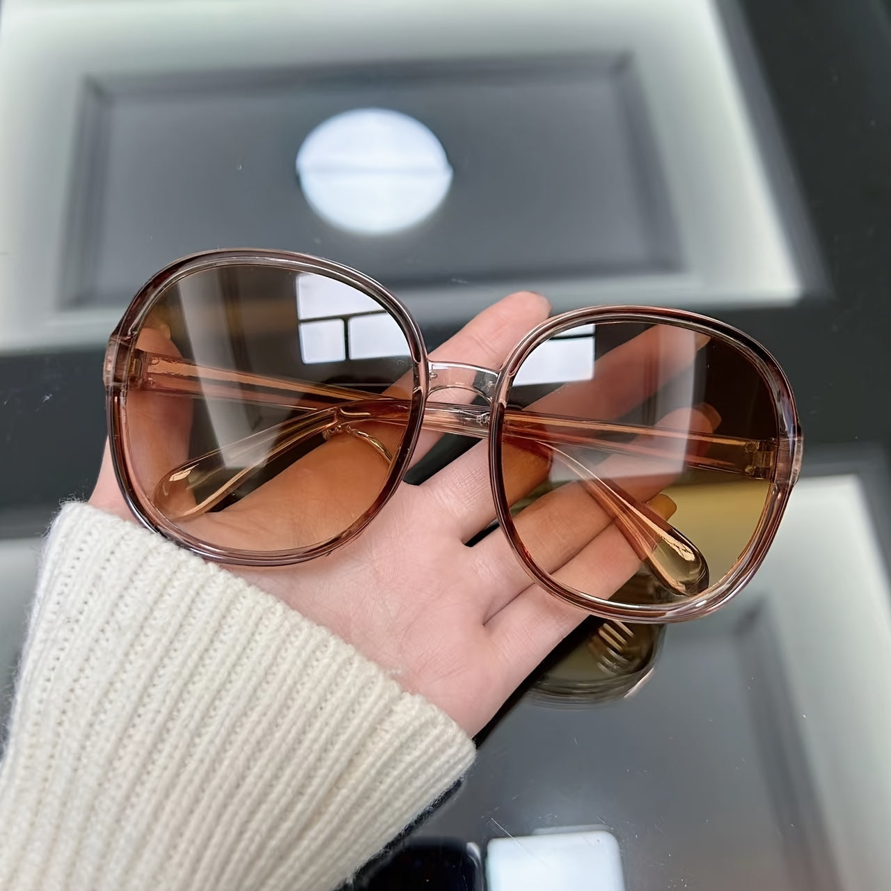 Women's Oversized Circular Sunglasses with Mirrored Lenses and Gradient Plastic Frames