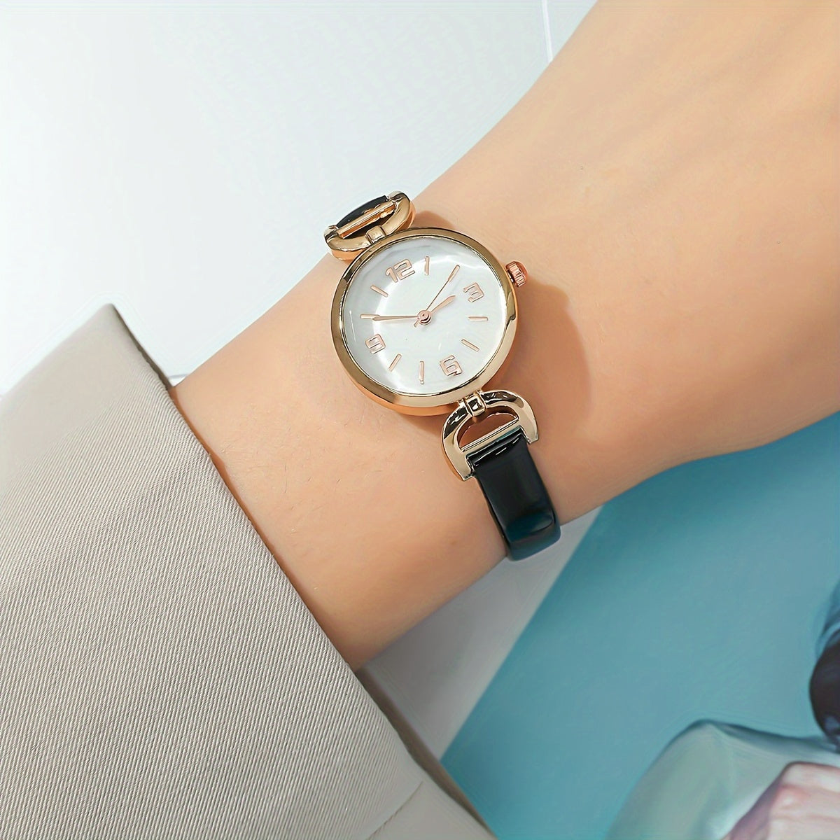 Women's Vintage-Inspired Round Quartz Watch with Faux Leather Band and Zinc Alloy Case