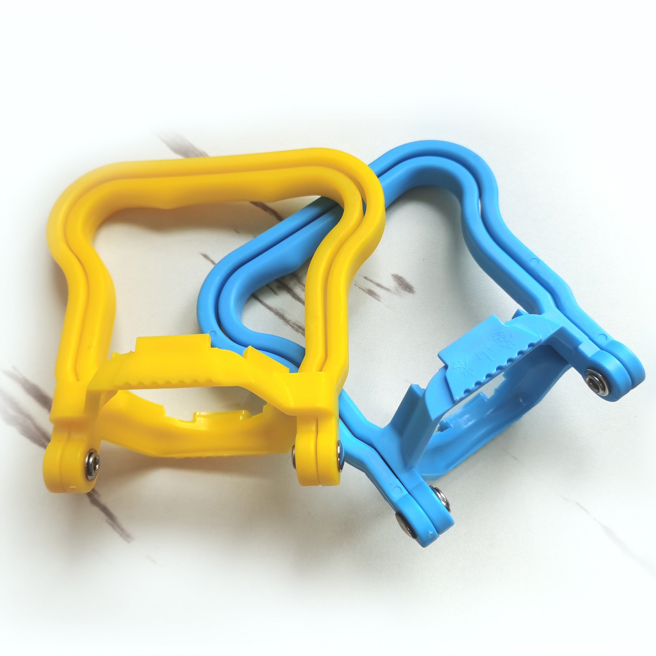 Durable Plastic Water Bucket Lifter with Foldable Handle for Indoor Camping Refrigerator Office