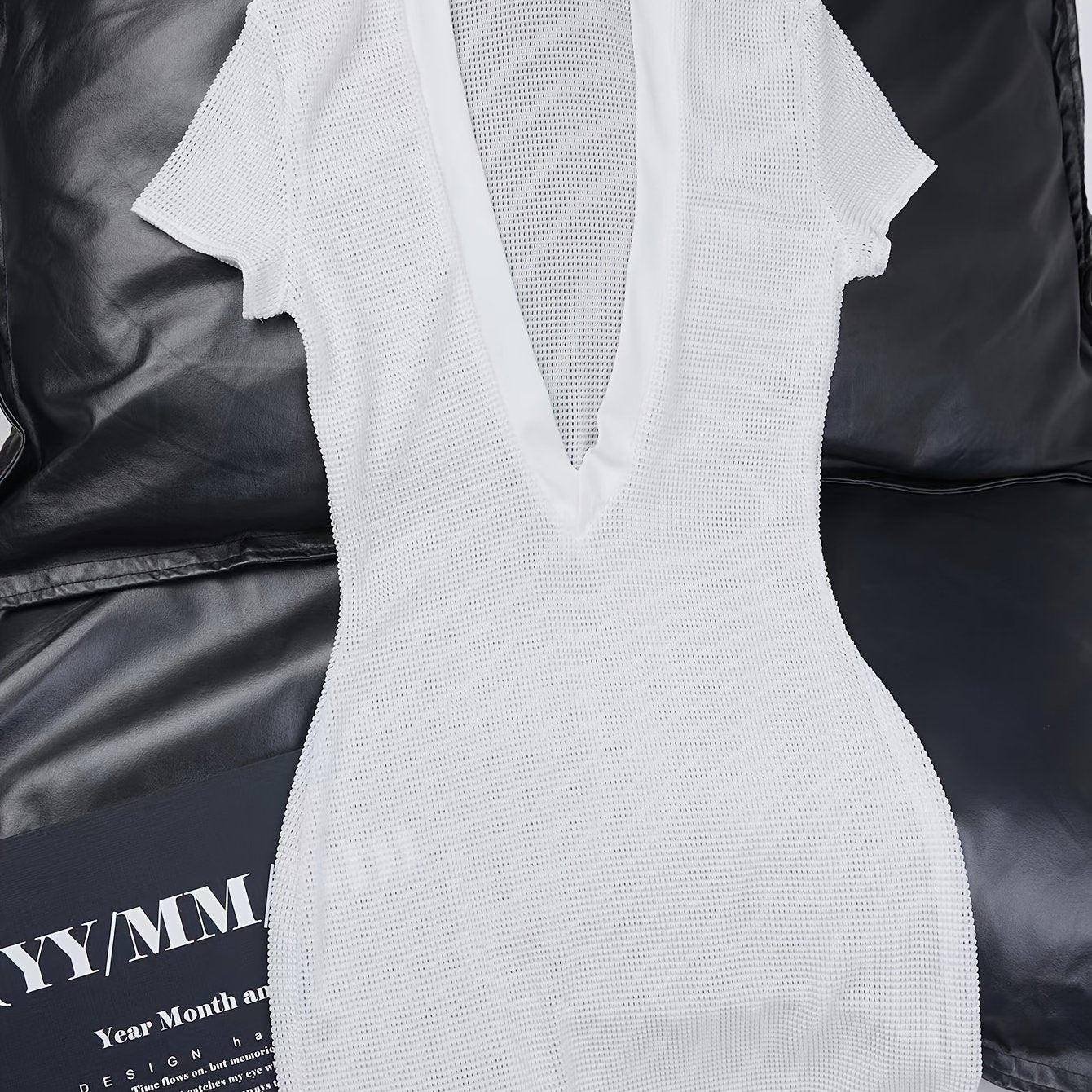 Ayollar uchun shaffof V-shaklidagi plyaj koftasi - 90% poliamid, 10% elastan, ozgina cho'ziladigan barcha mavsumlar uchun to'qilgan mato, bir rangda, nafas oladigan quyoshdan himoya.