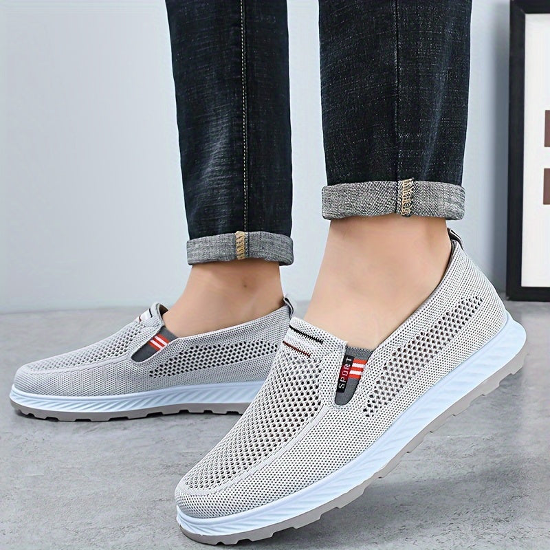 Erkaklar uchun sirg'alar, har qanday mavsumda ochiq havoda faoliyatlar uchun nafas oladigan va mustahkam, sirpanmaydigan to'quvga ega. Yurish, yugurish, piyoda sayr qilish va baliq ovlash uchun qulay.