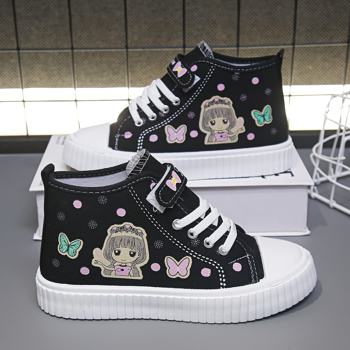 Girls' Canvas Sneakers with Cartoon Pattern, Ruffled Details, Hook-and-Loop Closure