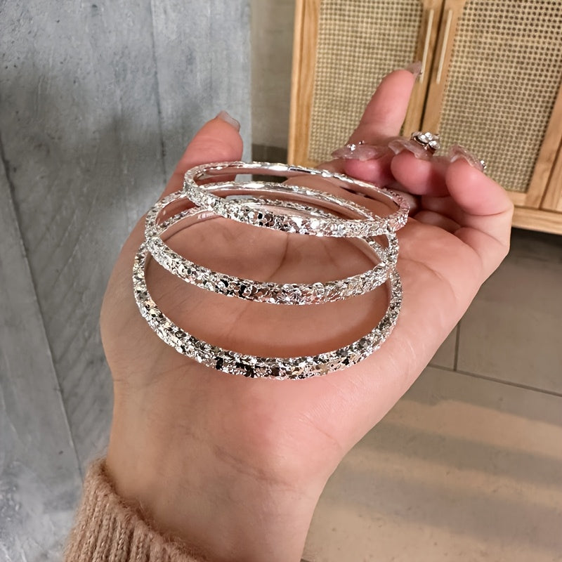 Ajoyib 999 Sterling Silver Bangle Bilaguzuk - Zamonaviy va Qiziqarli, Sevgi Kuni, Ona Kuni va Rojdestvo Sovg'alari uchun Ideal, Uchburchak Shakli va Muz Kristall Tafsilotlari bilan, Qiz Do'stingiz uchun Mukammal.