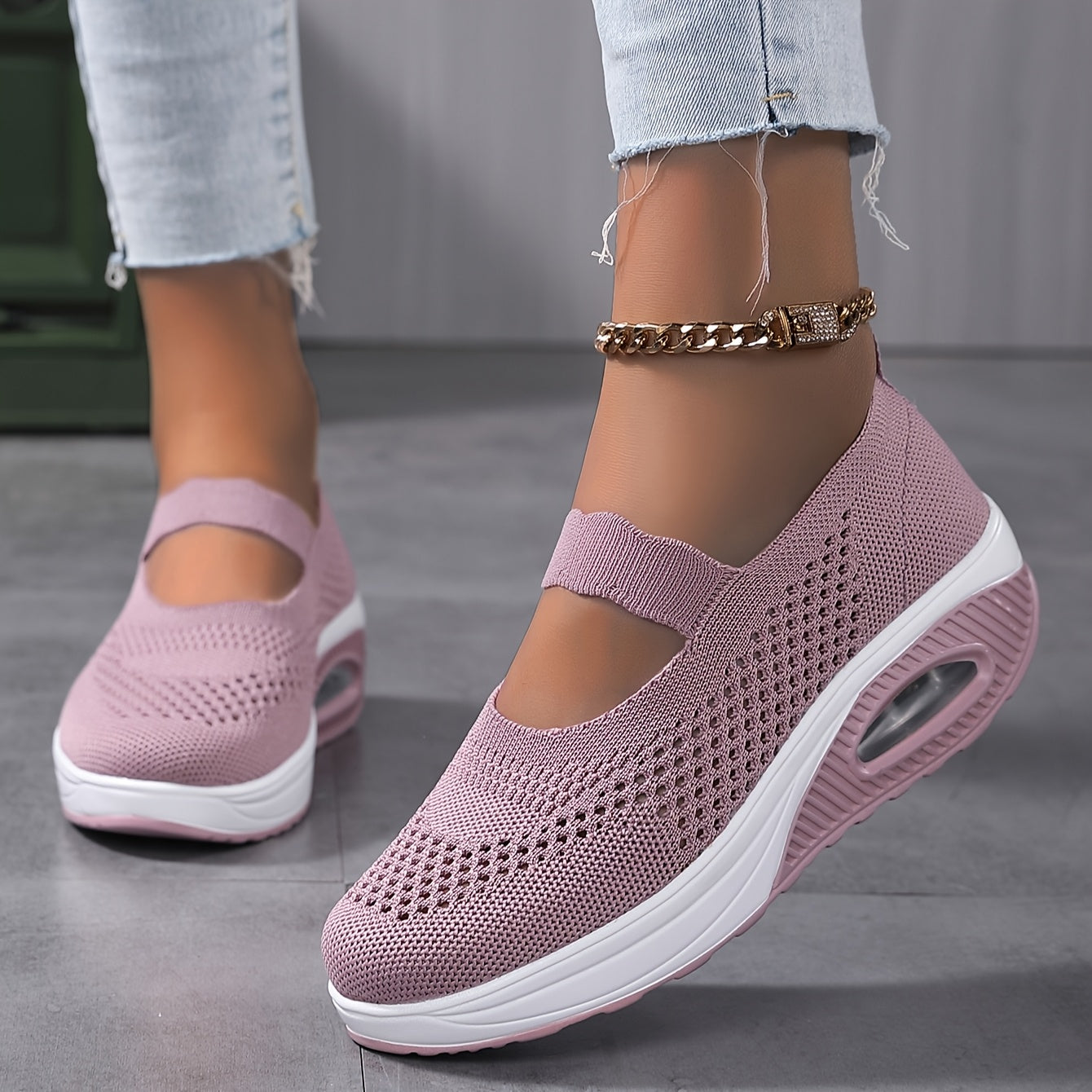 Ayollar uchun tarmoqli slip-on sport poyabzali, yozgi kundalik oq va qora oyoq kiyimlari