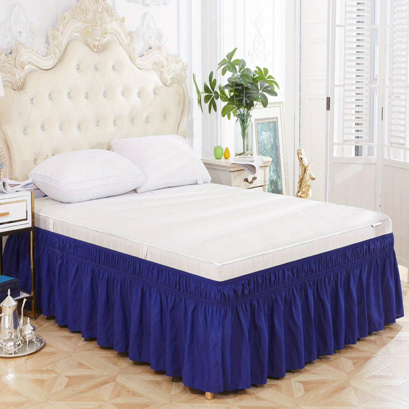 Toza rangdagi elastik yostiq qoplamasi, yumshoq yotoq jihozlari, qulay va bardoshli foydalanish uchun lotus bargi qirralari dizayni, yotoqxona yoki mehmonxonada. Teriga do'st material.