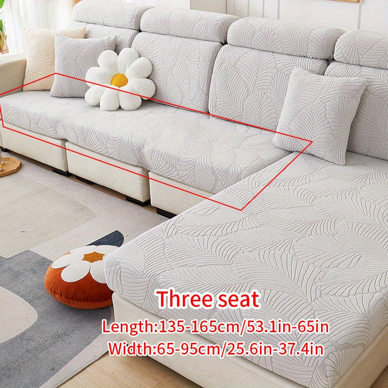 Непромокаемый эластичный чехол для дивана защищает мебель круглый год в любой комнате.