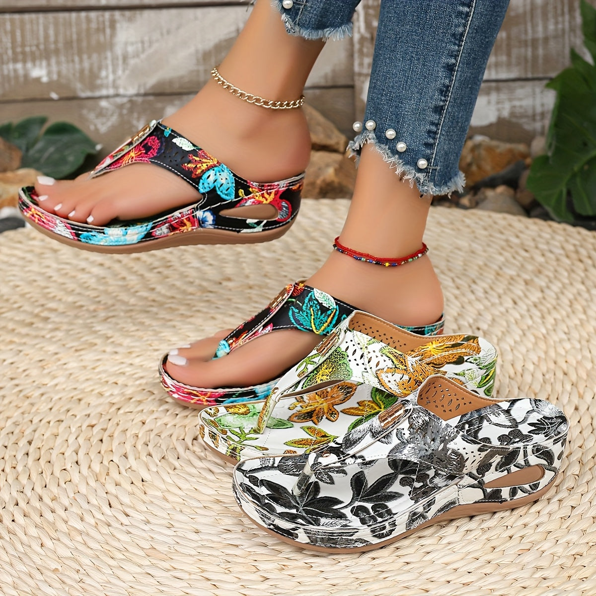 Women’s Summer Flip Flops Open Toe Flat Heel with Metallic Accents