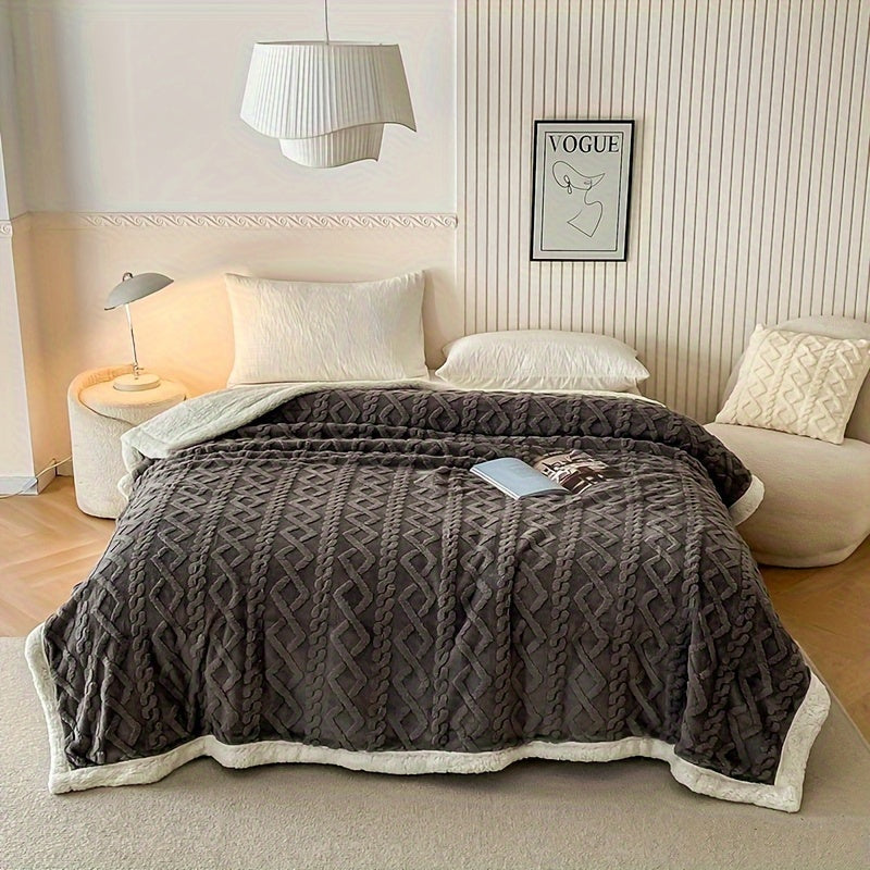 Reversible Polyester Fleece Sherpa Bed Blanket with Geometric Pattern for All Seasons