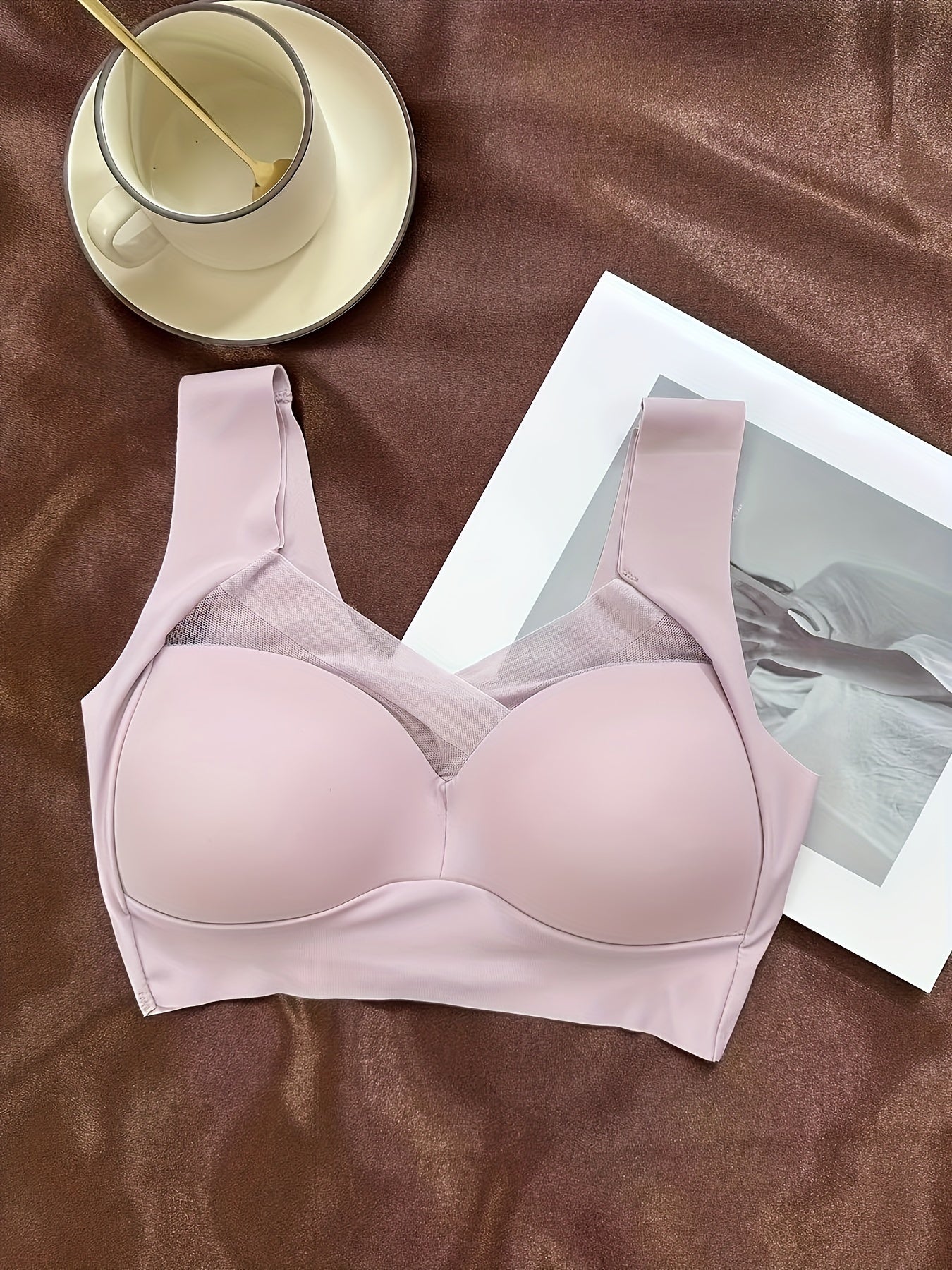 Plus Size Wireless Seamless Sports Bra with Lace Detail High Support Non-Removable Pads