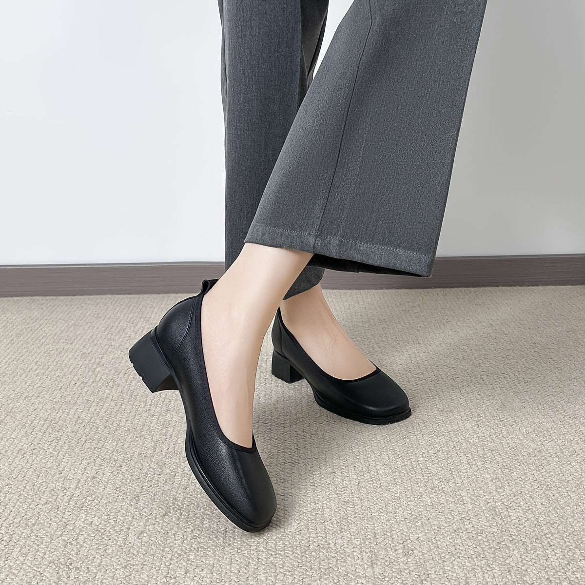 Women's Black Fashion Pumps - Comfortable Chunky Heel, Round Toe Dress Shoes