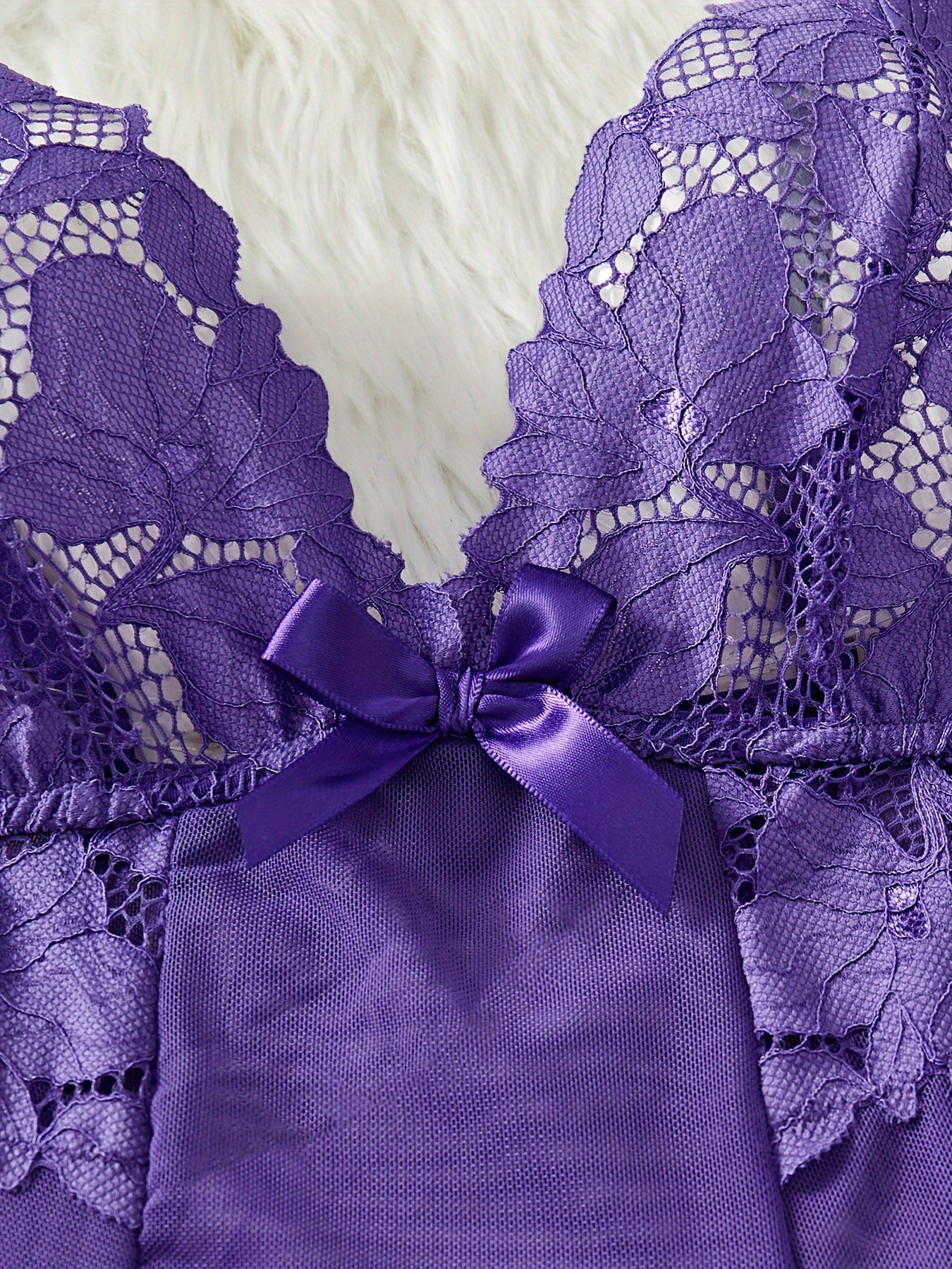 Ayollar uchun sexy dantel ichki kiyim to'plami, chuqur V shaklidagi ko'ylak va thong