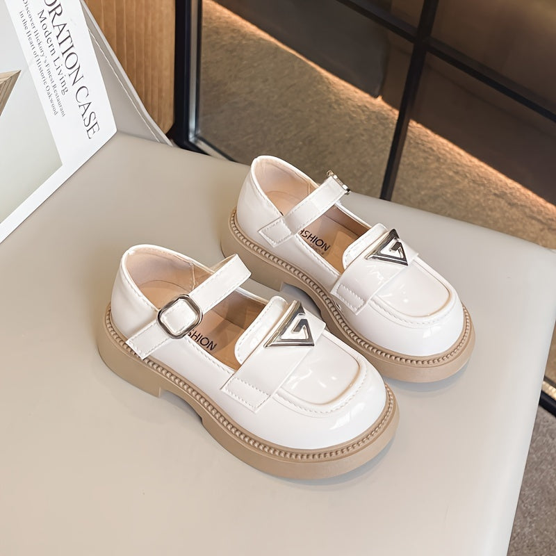 Qizlar uchun qora Mary Jane tekis poyabzal, preppy uslubida, yumshoq taglik, ikki monk tasmasi, dumaloq burchak va qulay PU ustki qismi. Maktab, chiqishlar, partiyalar va ochiq havoda faoliyatlar uchun mukammal.