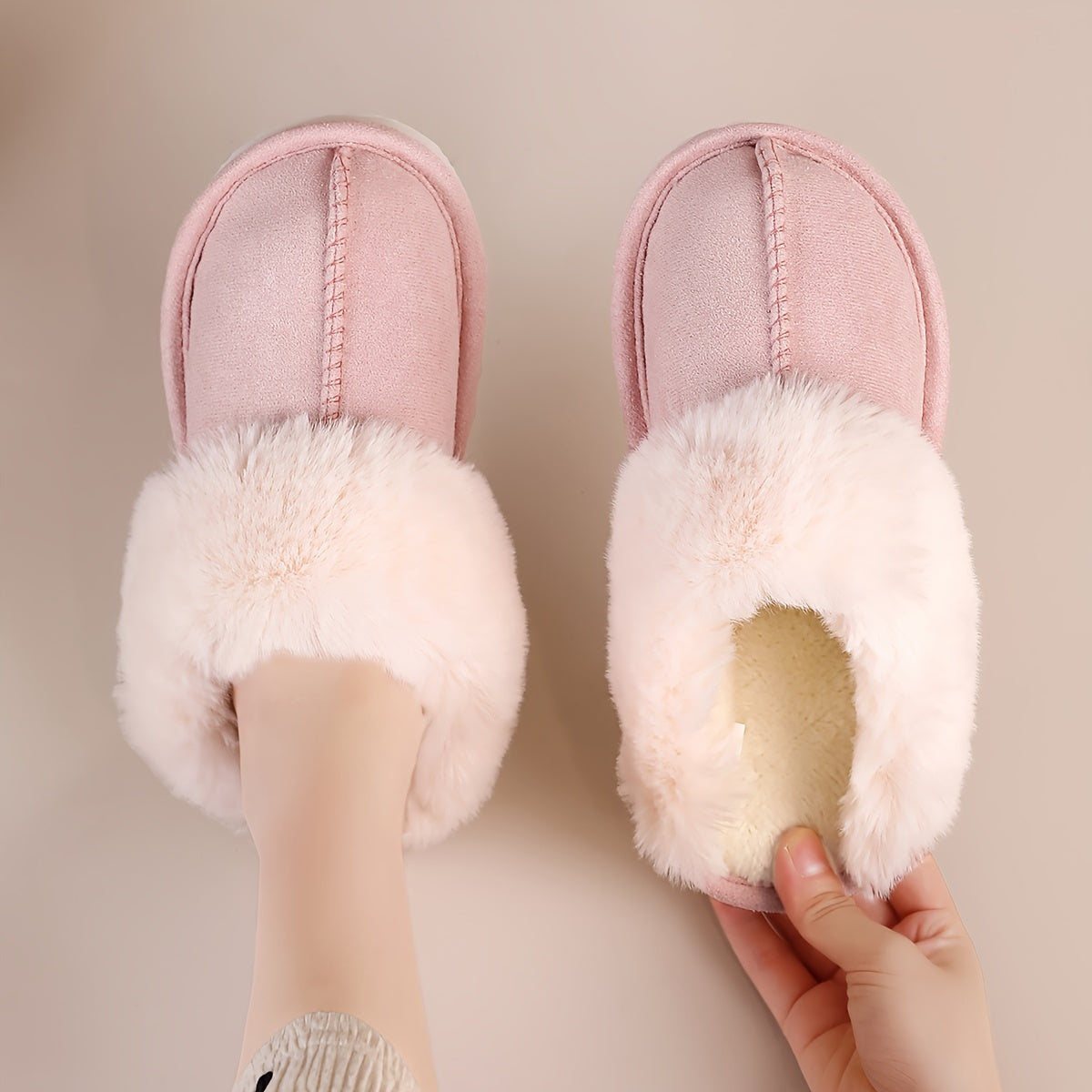 Ayollar uchun issiq plush shlyapka bilan yumshoq tagli ichki mo'ynali poyabzal