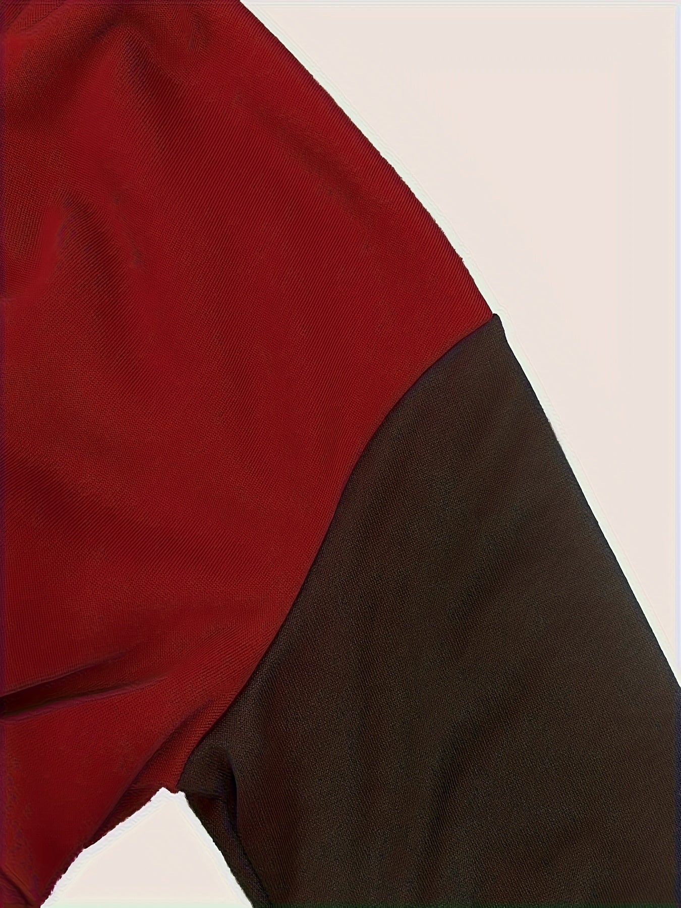 Ayollar uchun zamonaviy qora fermuarlı kapüşon, chiroyli yig'ilgan ko'krak dizayni, uzun yenglar, mashinada yuvish mumkin bo'lgan polyester, kuz/qish modasi uchun ideal.
