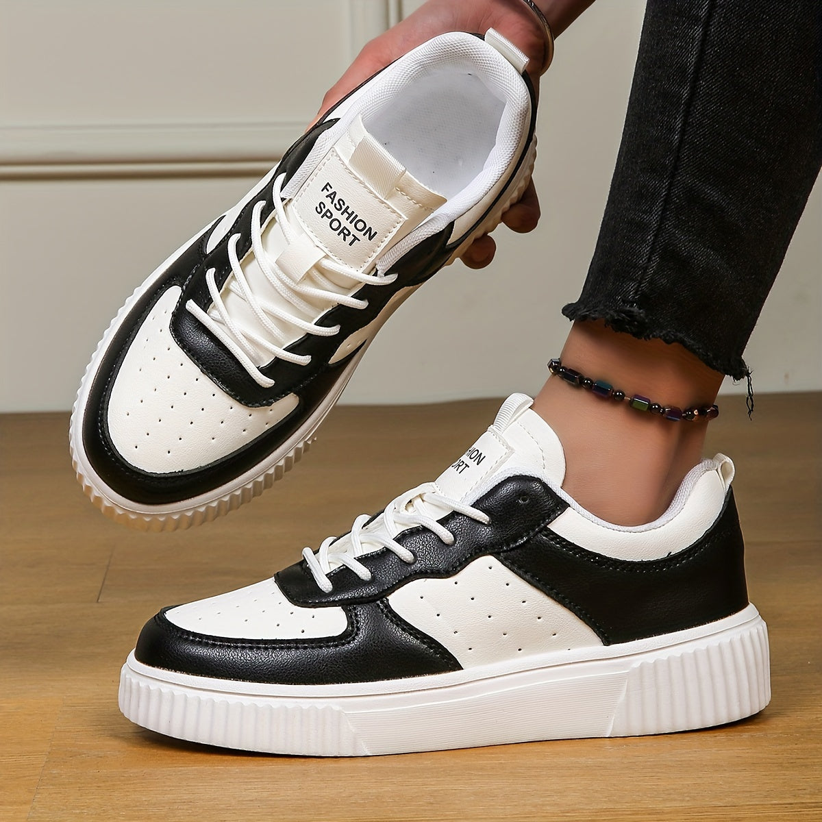 Women's Low-Top Fashion Sneakers White Lightweight Casual Lace-Up