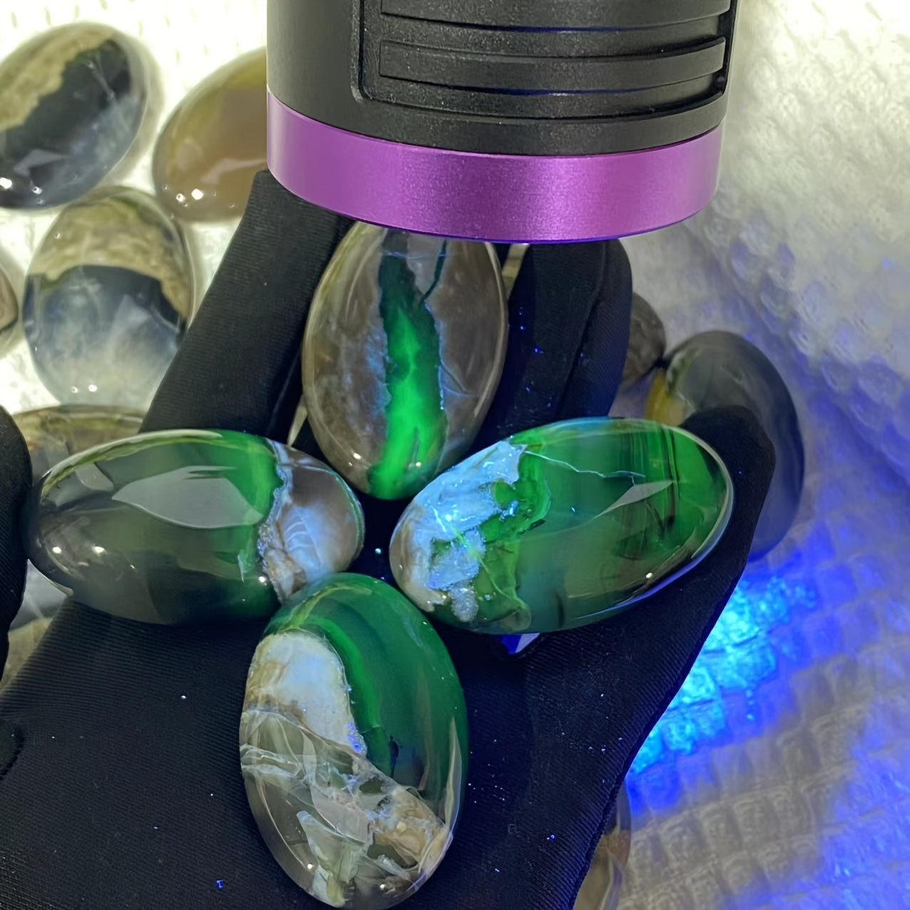 Palma de ágata volcánica fluorescente para decoración del hogar, piedra reactiva a UV