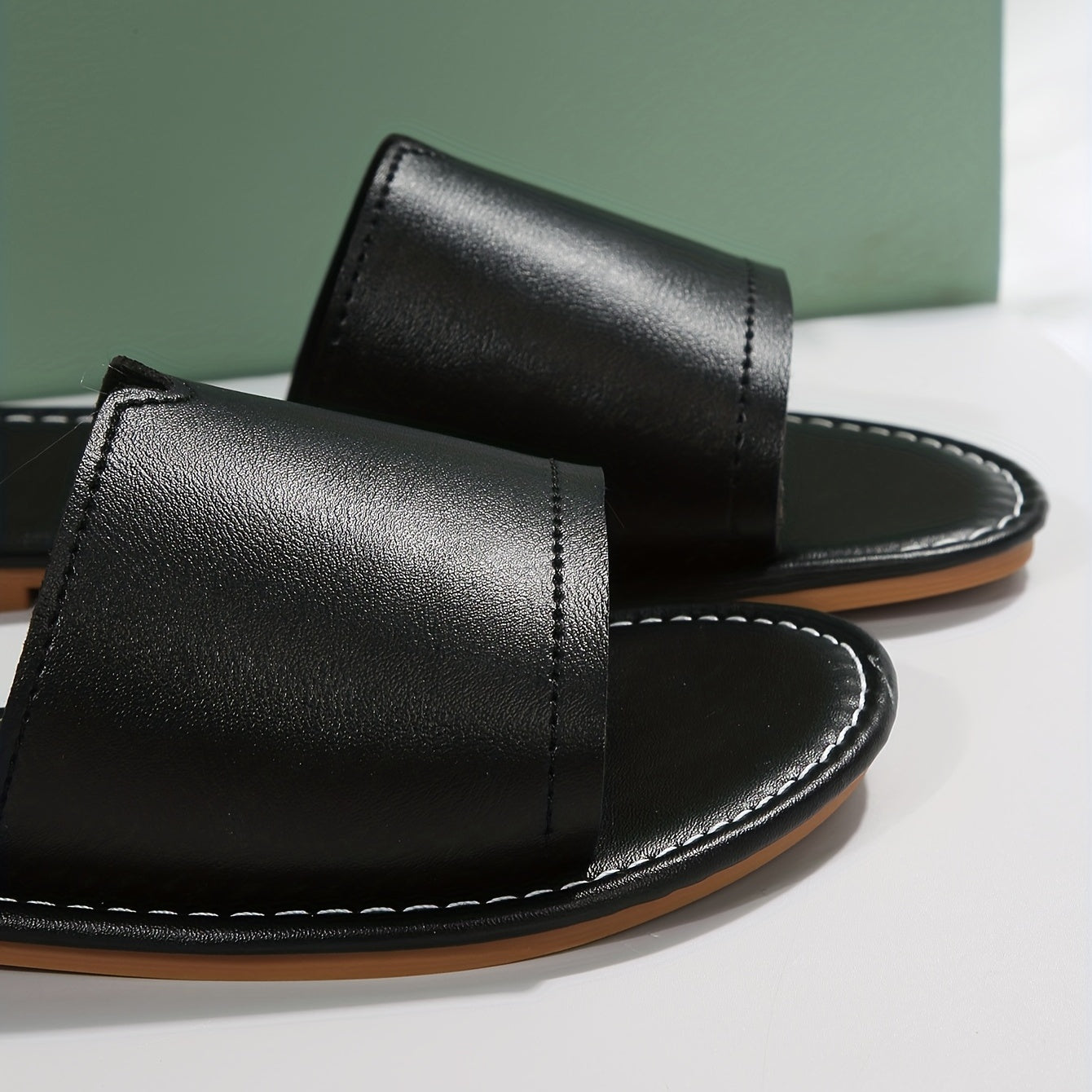 Women's Solid Color Minimalist Slip-On Sandals for Beach and Casual Use