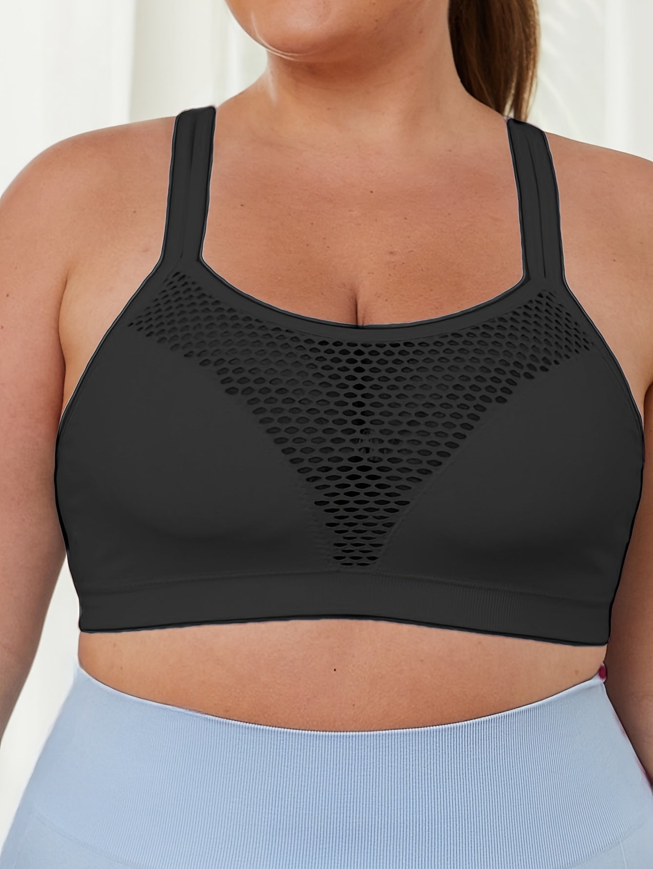Women's Seamless Sports Bra with Removable Pads Mesh Insert Breathable Cross-Back