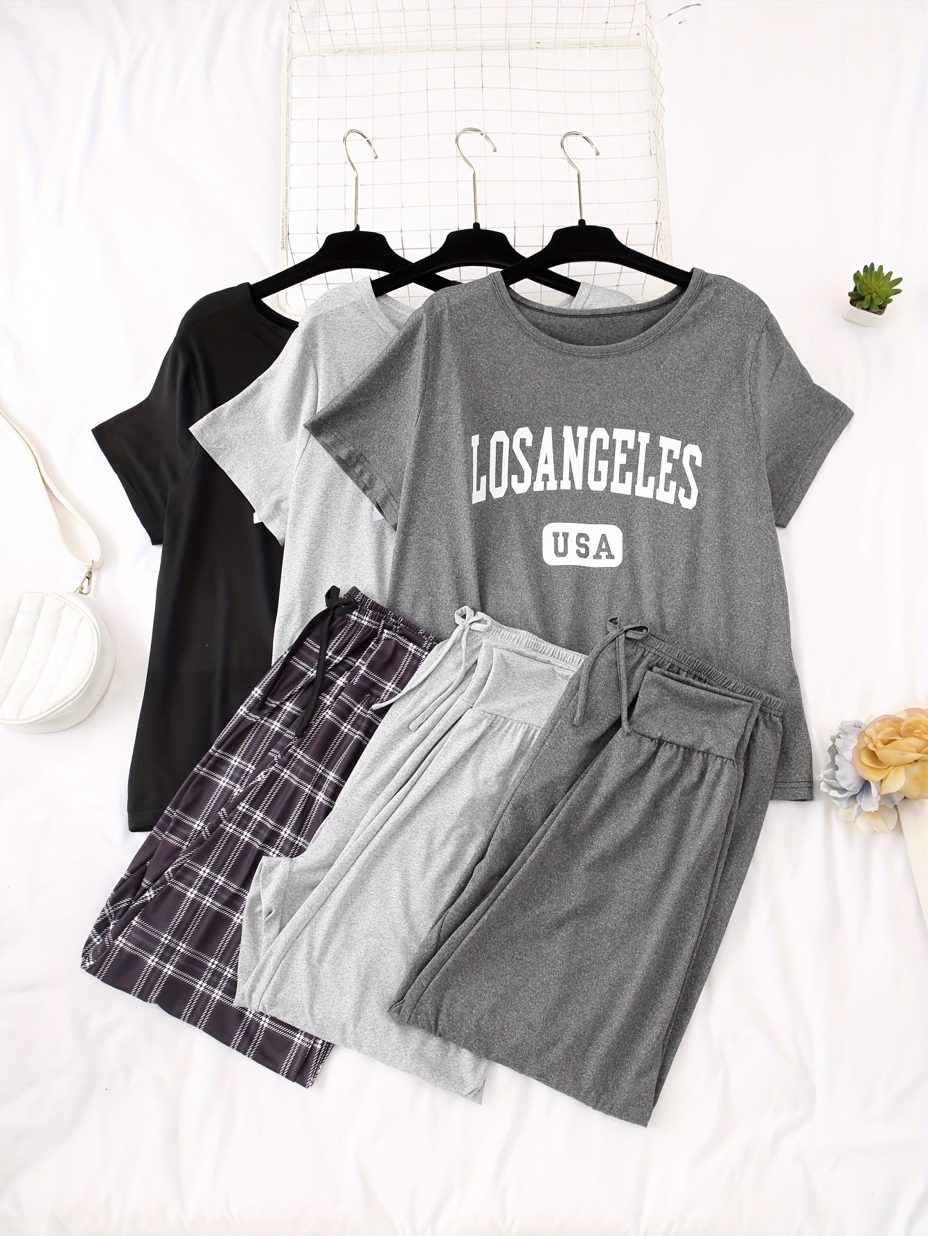 Conjunto de pijama casual de otoño para mujer con patrón de alfabeto y diseño en bloques de color, poliéster tricot con elastano, camiseta de manga corta y pantalones largos