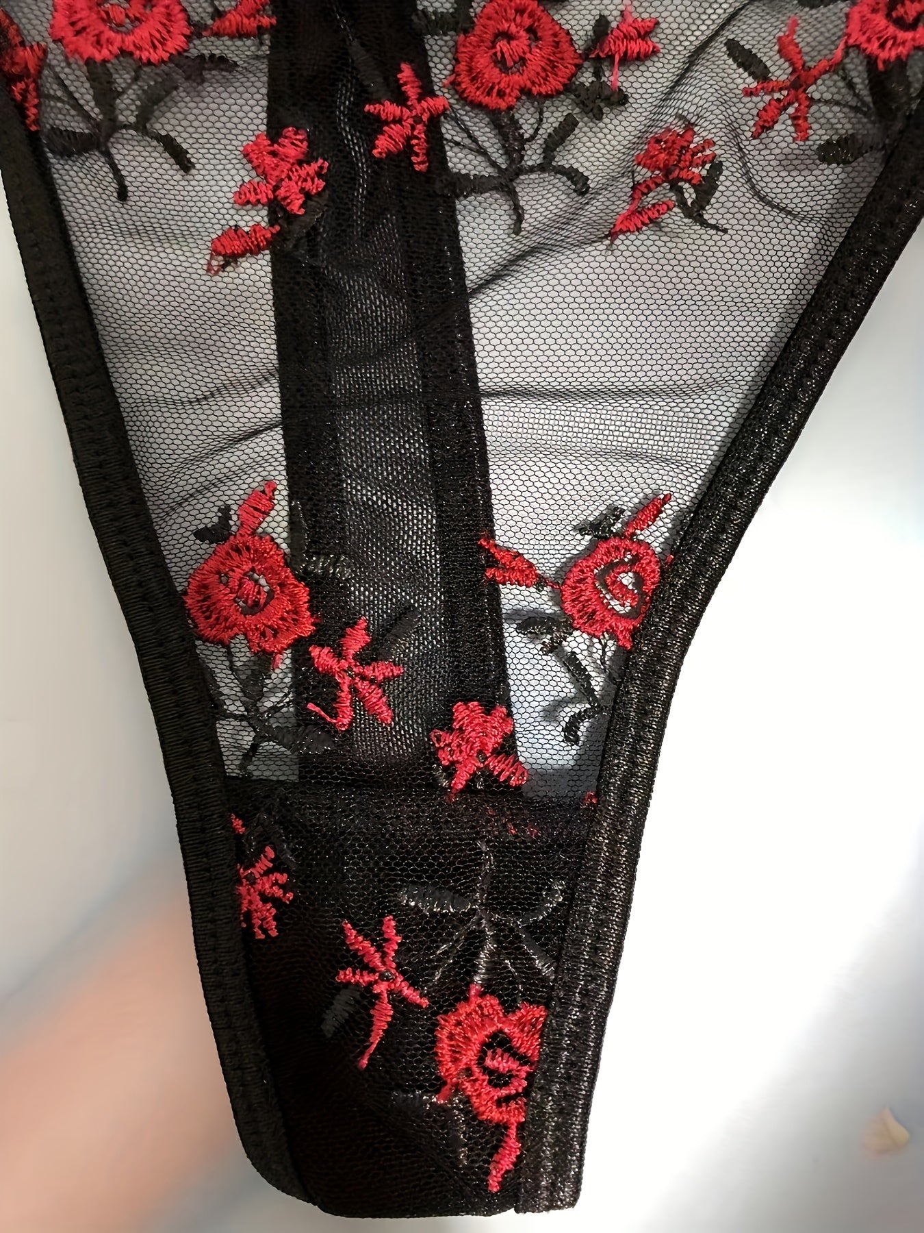 Black Lace Lingerie Set with Push-Up Bra and Underwired Panties for Everyday Wear