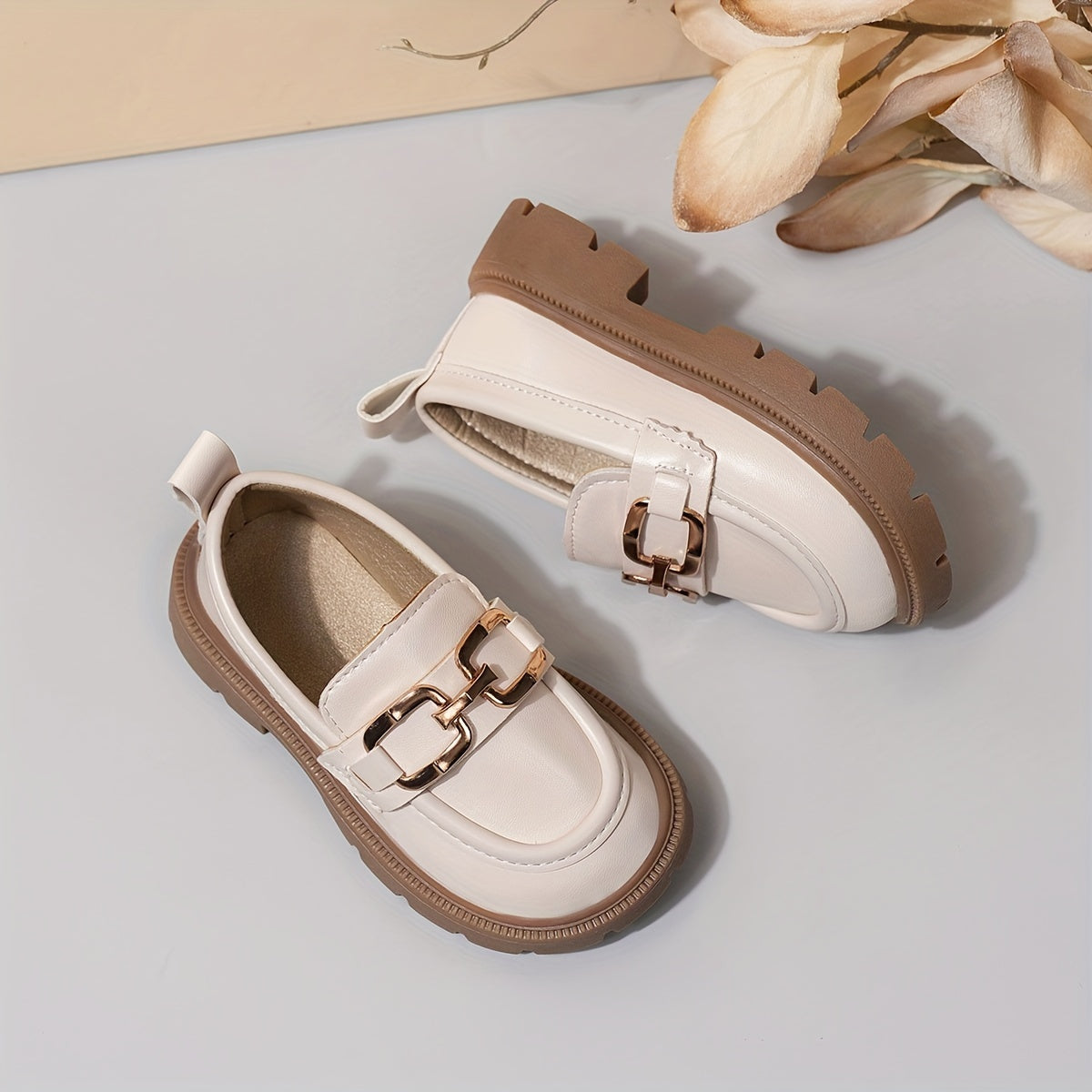 Qizlar uchun vintage uslubidagi sun'iy charm loaferlar, kauchuk taglik, dumaloq barmoq va sirpanishga qarshi xususiyatlar bilan, 14 yoshgacha bo'lgan bolalar va kichik bolalar uchun mos.