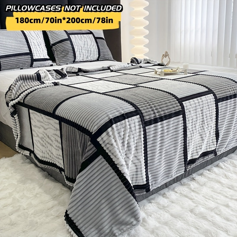 Yumshoq va qulay plush ko'rpa, plaid naqshiga ega, sayohat, divan, yotoq va uy bezatish uchun mukammal.