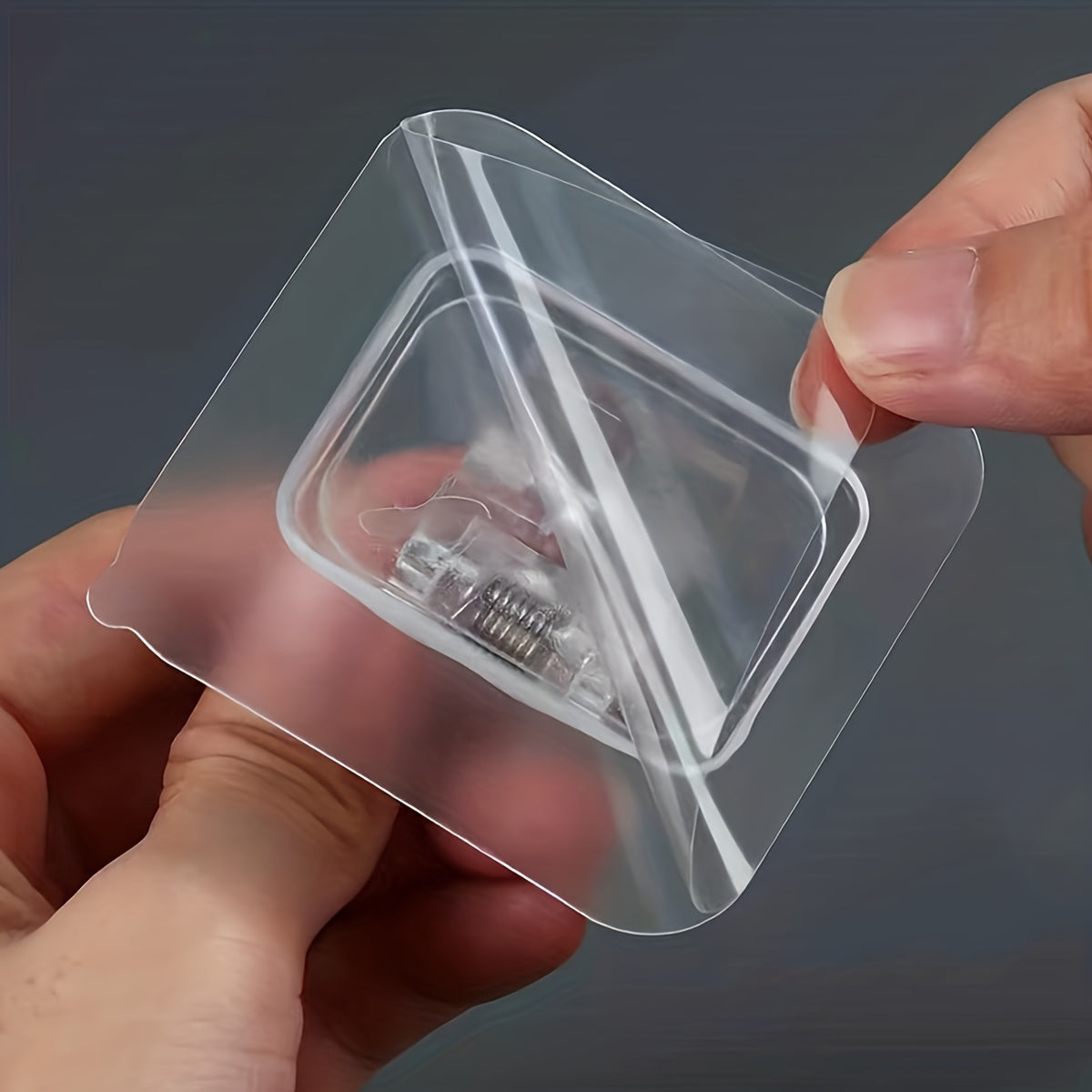 2 ta yopishqoq teleskopik tayoq tutqichlari dush pardalari va eshik pardalari uchun, hammom aksessuarlari uchun teshiksiz devor o'rnatilishi.