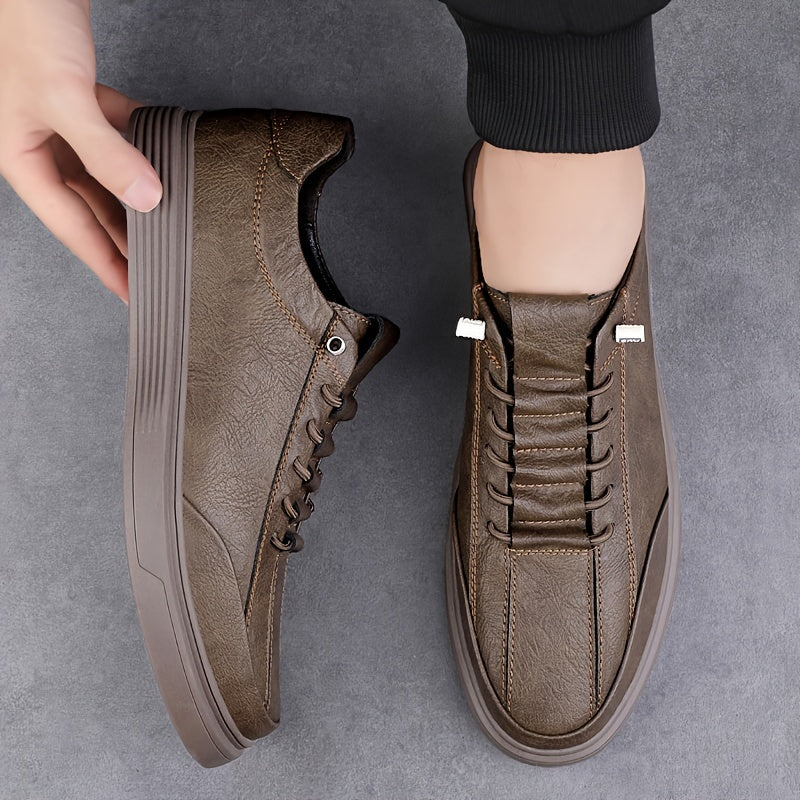 Erkaklar uchun vintage biznes uslubidagi poyabzallar, bo'lak mol terisi ustki qismi va kauchuk taglik bilan tayyorlangan, tasodifiy yurish uchun mos.