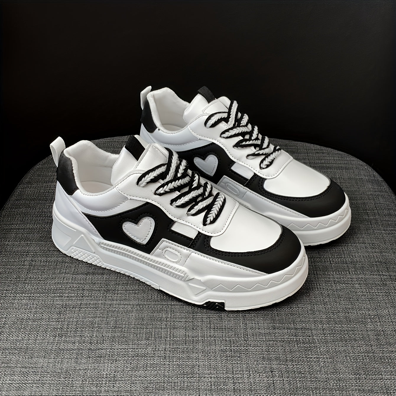 Women's Casual Sneakers with Heart Pattern Non-Slip Rubber Sole Lace-Up Low Top All-Season