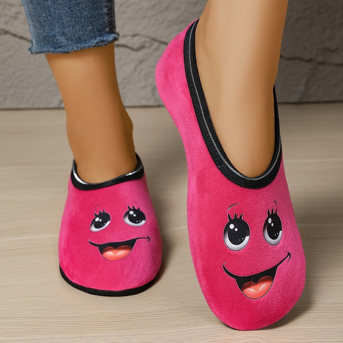 Women's Slip-On Slippers Breathable Fabric Soft Sole Indoor Outdoor Shoes