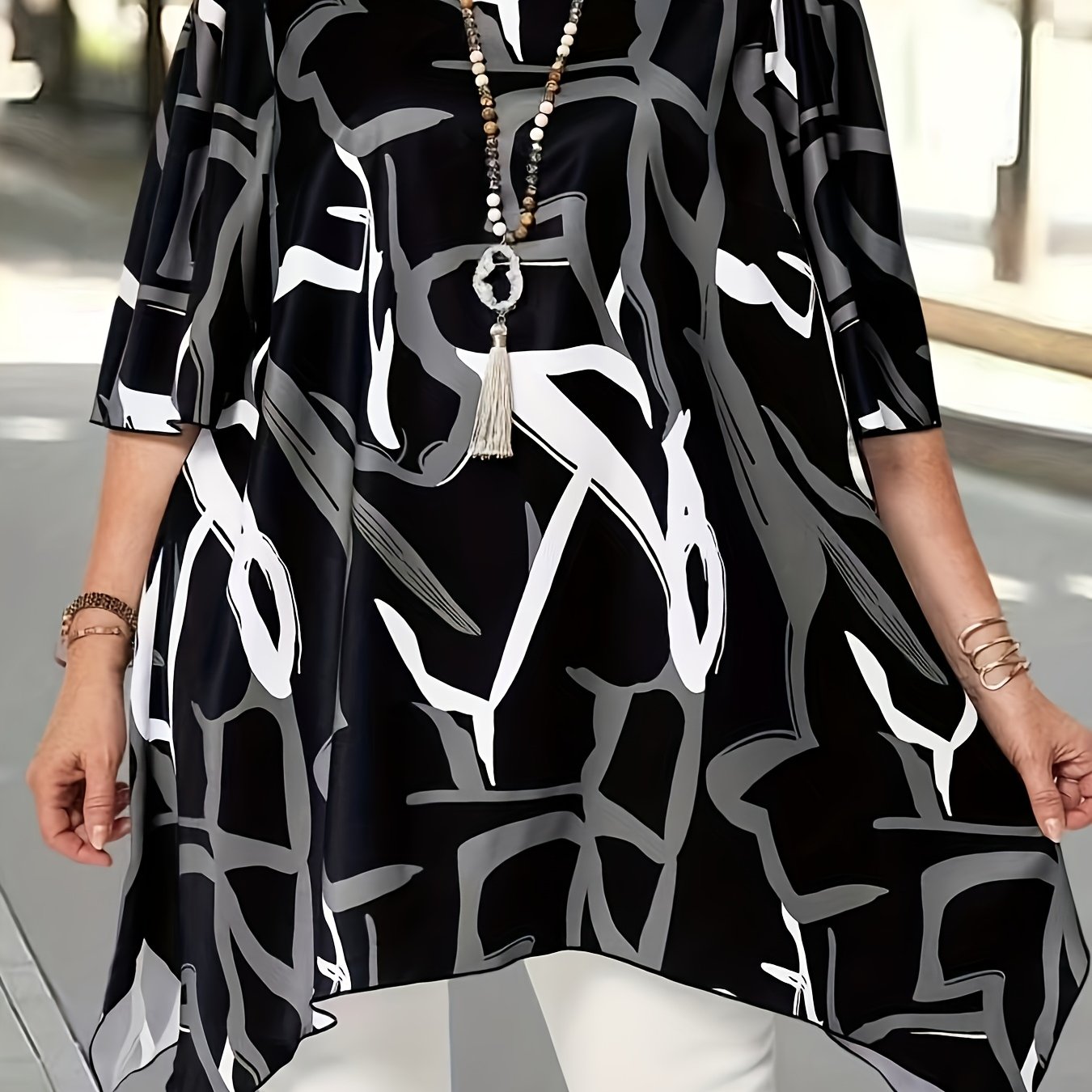 Plus Size Women's Asymmetrical Hem Top Black White Print Summer Vacation Casual