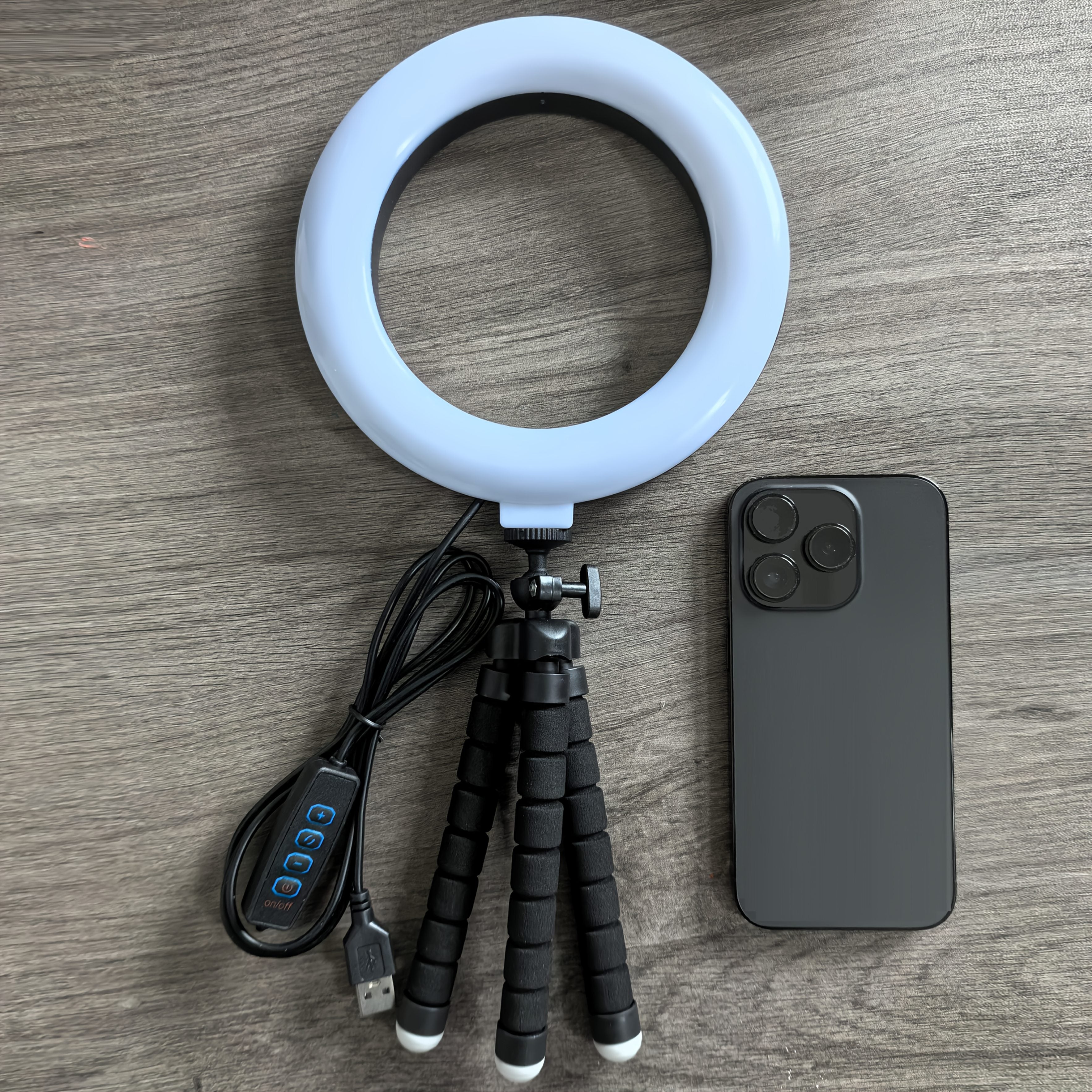 Adjustable LED Ring Light with USB Power and Flexible Bracket for Smartphones and Cameras