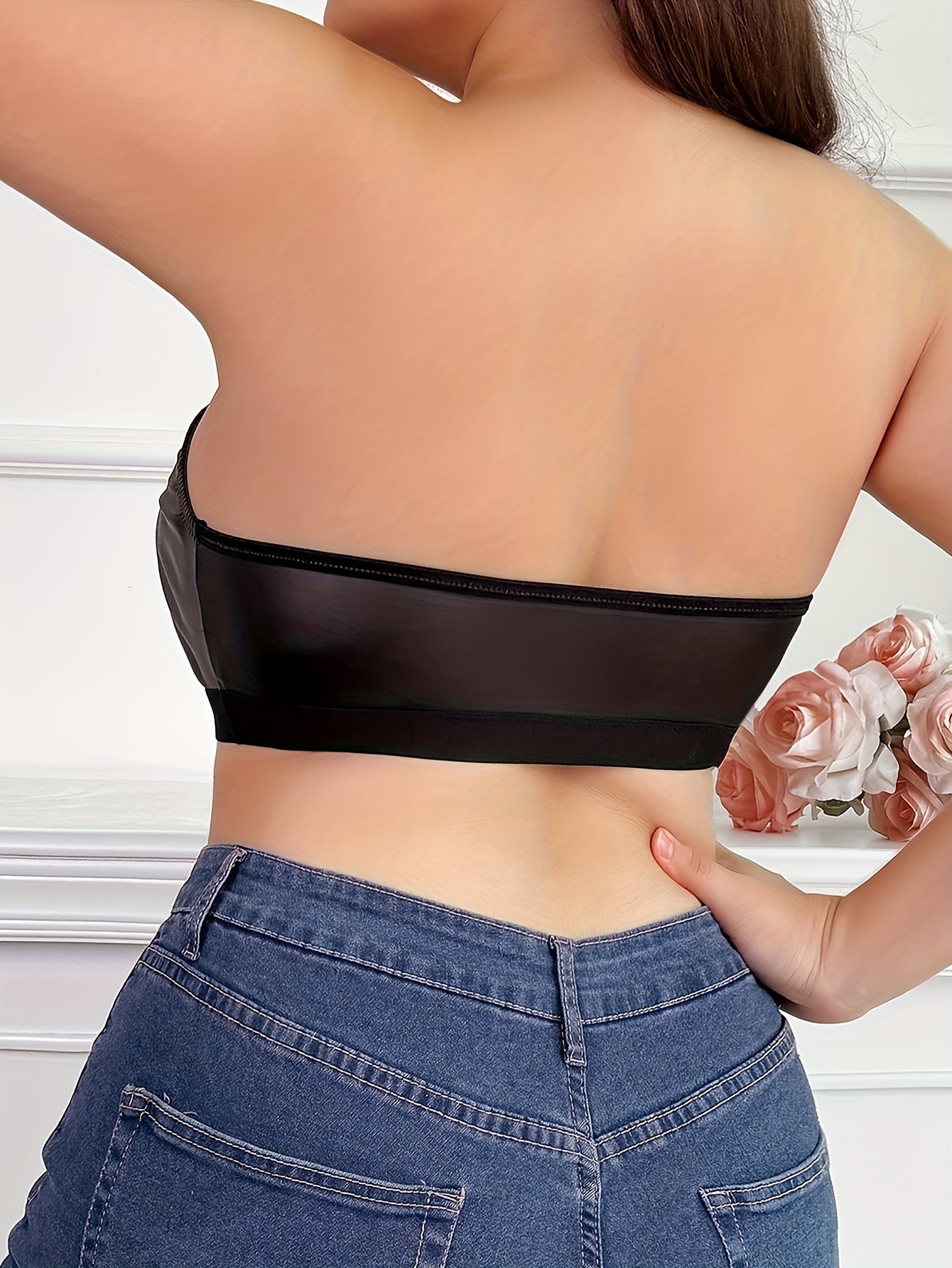 Ayollar uchun kattaroq o'lchamli porloq binafsha rangsiz strapless, tikisiz bra