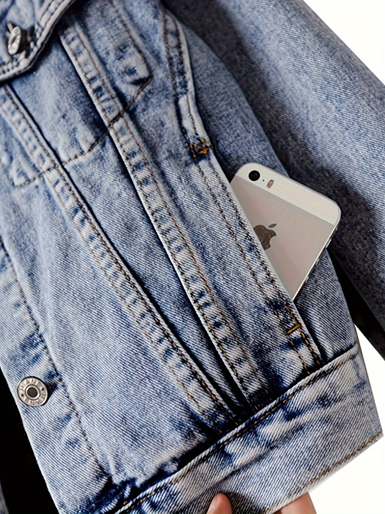 Ayollar uchun vintage uslubidagi katta marvaridli denim ko'ylak, bahor va kuzda ko'cha modasi uchun mukammal.