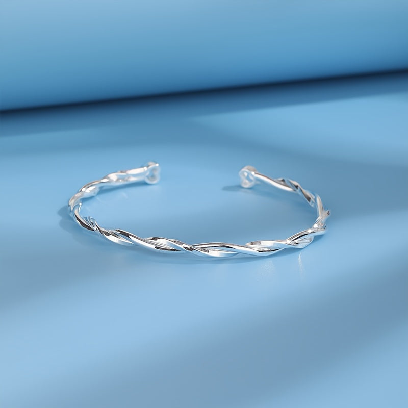 Women's Silver Twisted Möbius Band Bracelet with White Gold Plating and Zirconia