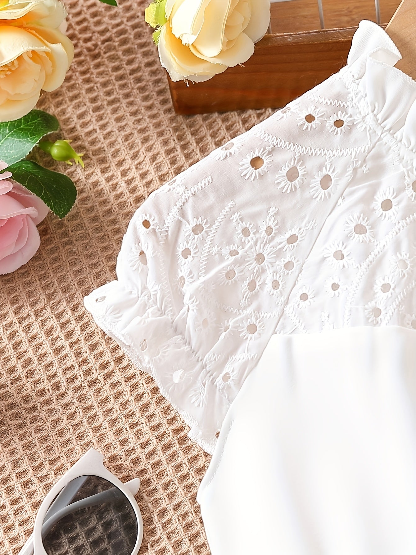 Girls' Knee-Length Pleated Dress with Embroidered Details, Crew Neck, Lantern Sleeves, Belt, Casual Spring Summer