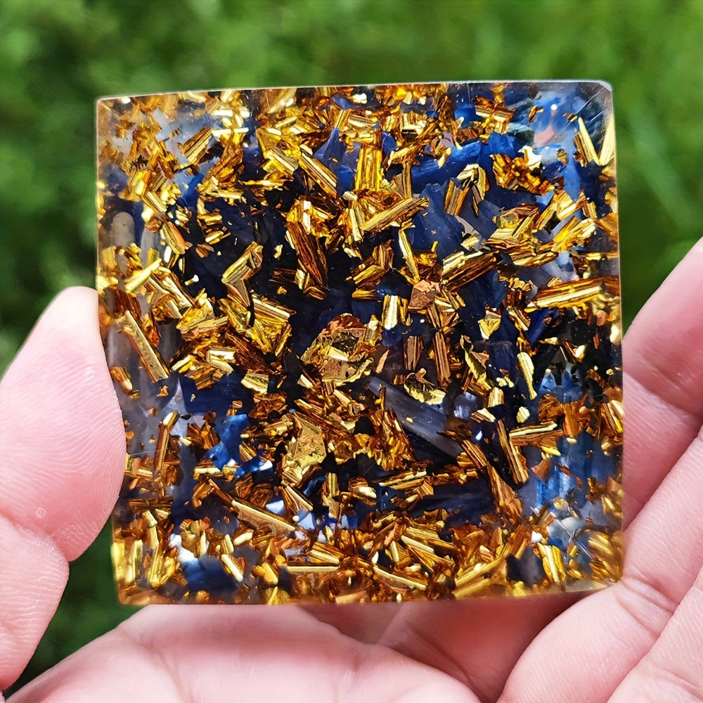 Энергетическая пирамида из оргонита с кьянитом и аметистовыми кристаллами для исцеления, медитации и декора