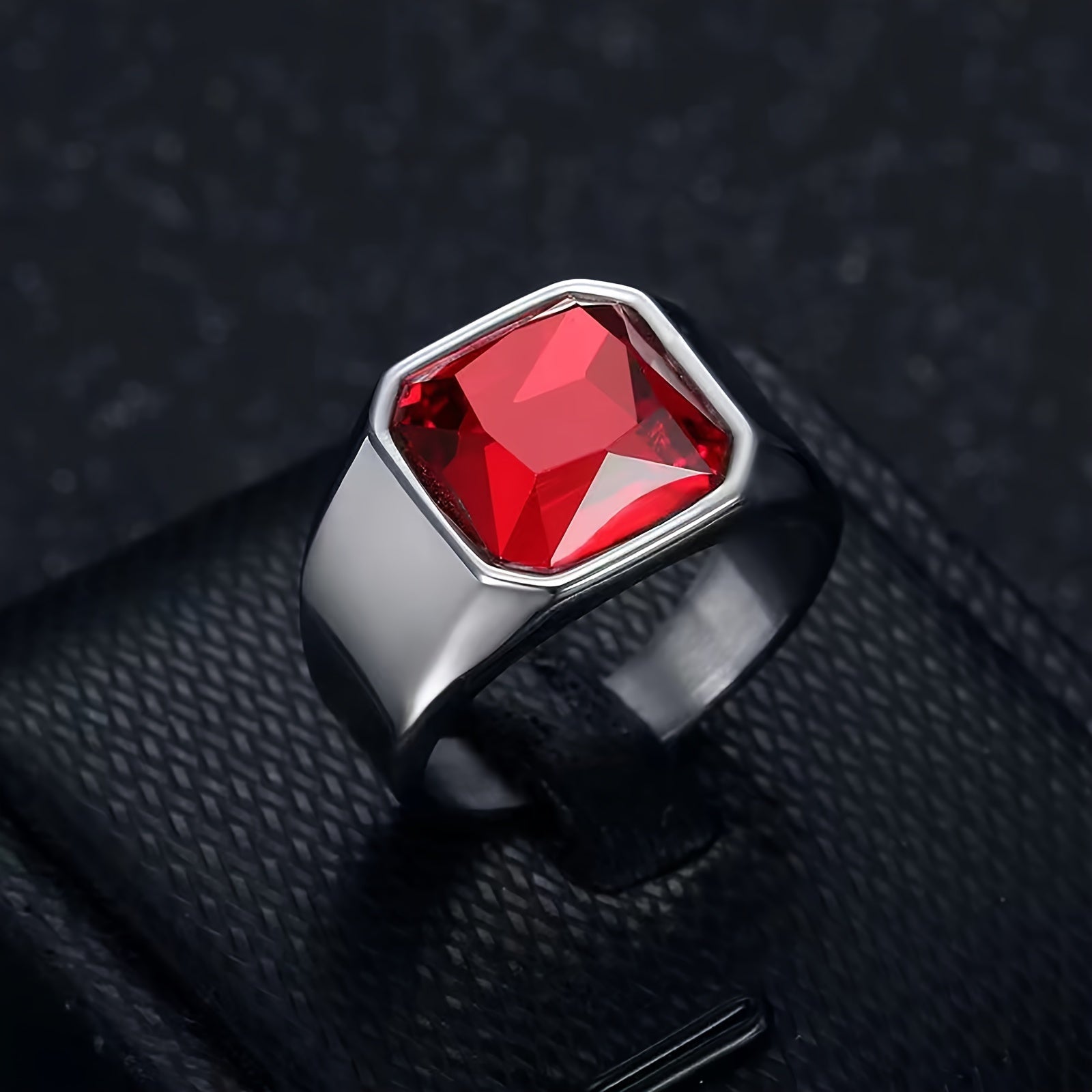 Zarif Nikel Qoplamali Qotishma Zirkoniya - Erkaklar va Ayollar uchun May Oylik To'pi. Bayramlar, Banketlar yoki Sevgililar Kuni Sovg'asi sifatida mukammal. Bizning Yozgi Kolleksiyamizdan, bu Qoplangan Moda Zargarlik har qanday kiyimga nafislik qo'shadi.