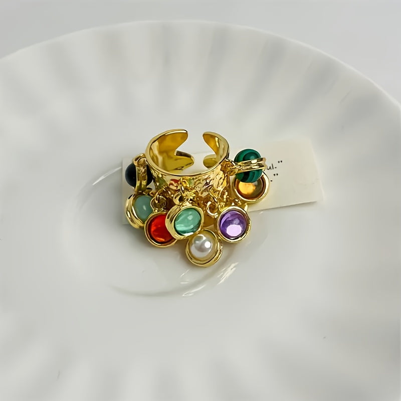 Это элегантное кольцо с несколькими отверстиями украшено яркими натуральными камнями и кисточками в винтажном французском стиле. Подвеска из сплава добавляет изысканности, что делает его идеальным как для повседневной носки, так и для отпускных нарядов.