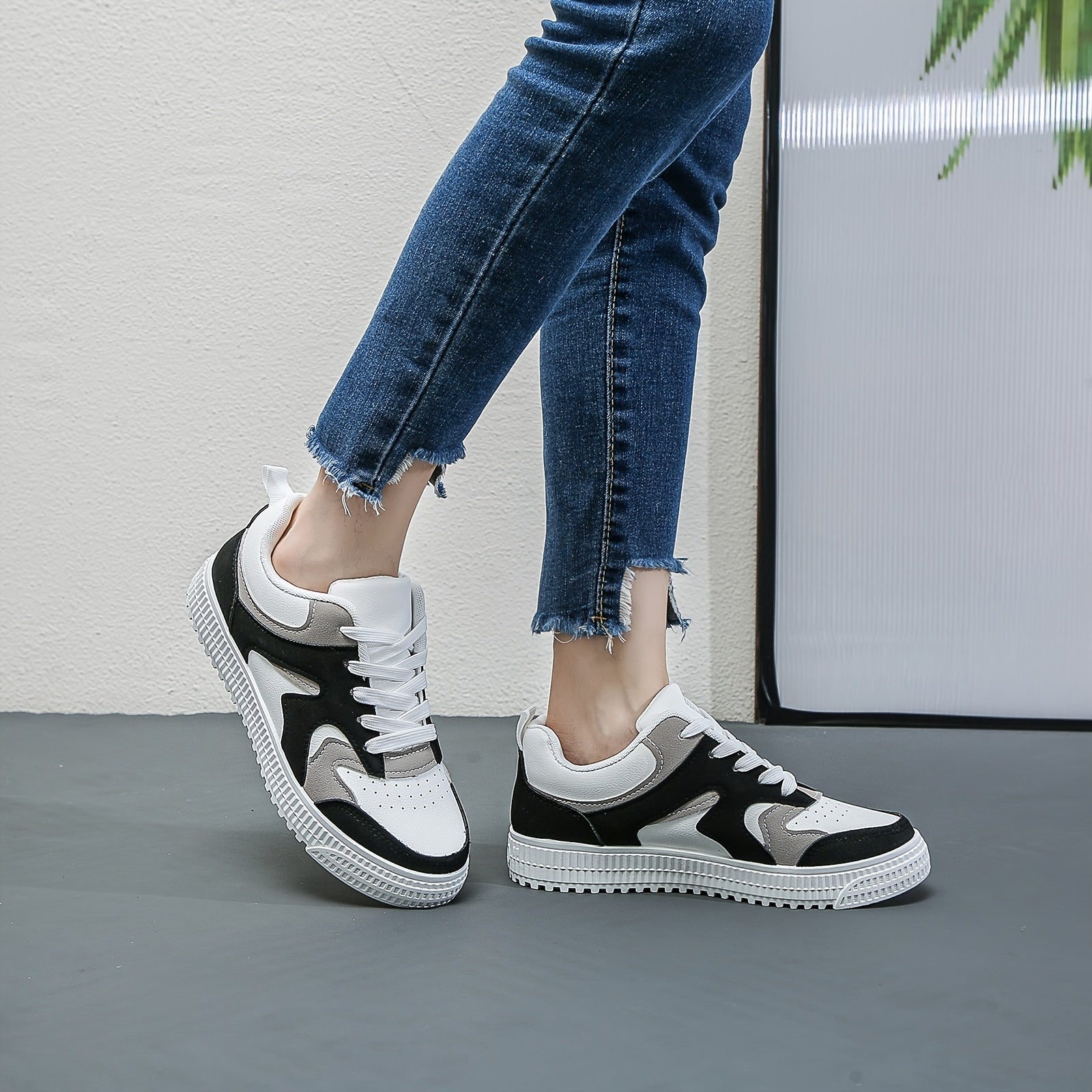 Women's Casual Low-Top Lace-Up Sneakers Black White Tan Color Block Non-Slip PVC Sole