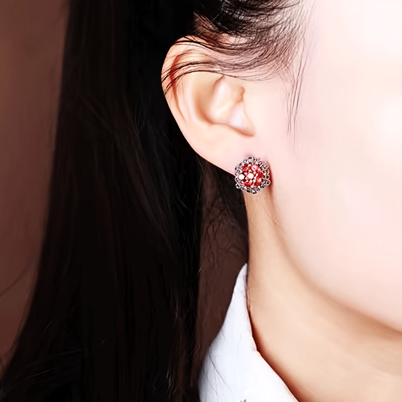 "Sterling Silver Garnet Stud Earrings with Vintage Flower Design, Black Accent Stones, and Synthetic Zirconia. Gipoallergen quloq ignasi, Yuqori sifatli zargarlik sovg'asi - 4.0g"