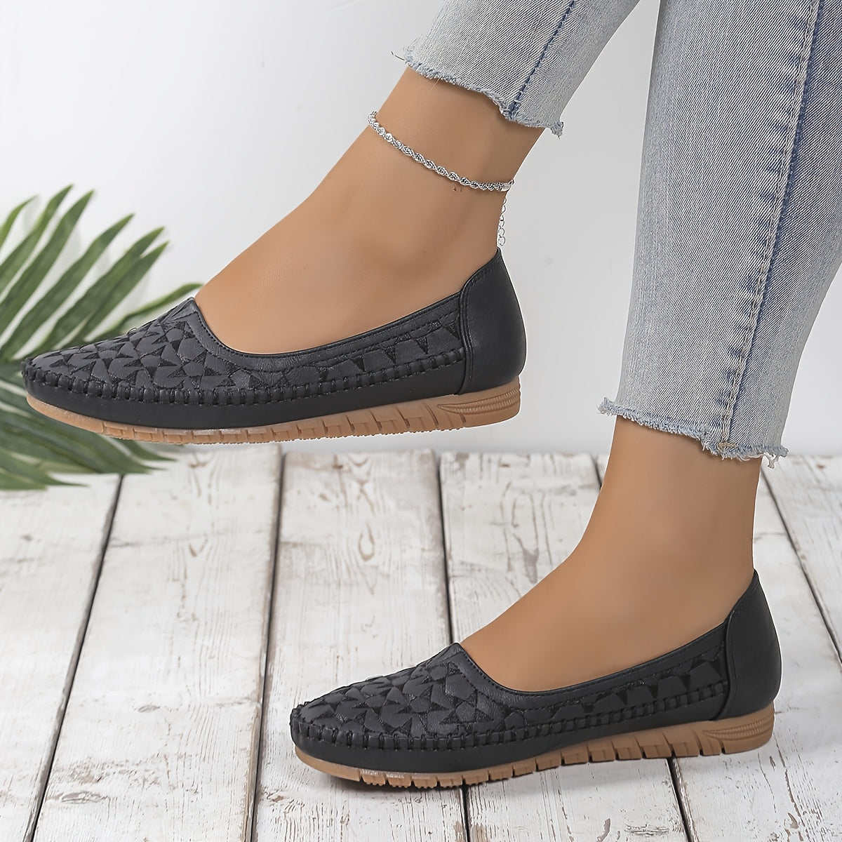 Zapatos planos de cuero sintético para mujer con corazones y diseños en relieve de cocodrilo en negro, beige y blanco