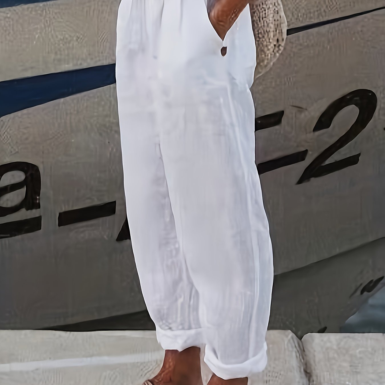 Bahor va yoz uchun elastik belli shimlar, qiyshiq cho'ntaklari bo'lgan katta o'lchamdagi ayollar kiyimlari.